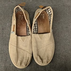 Tom's linen shoes